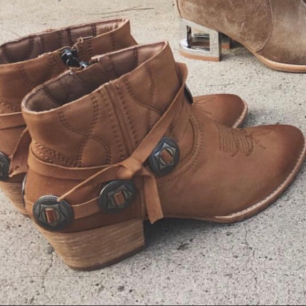Dolce Vita Booties